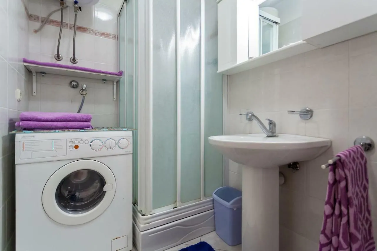 Apartment Miki Malinska 0*,  Croatia