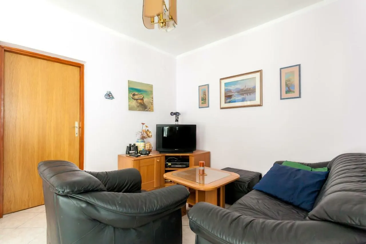 Apartment Miki Malinska